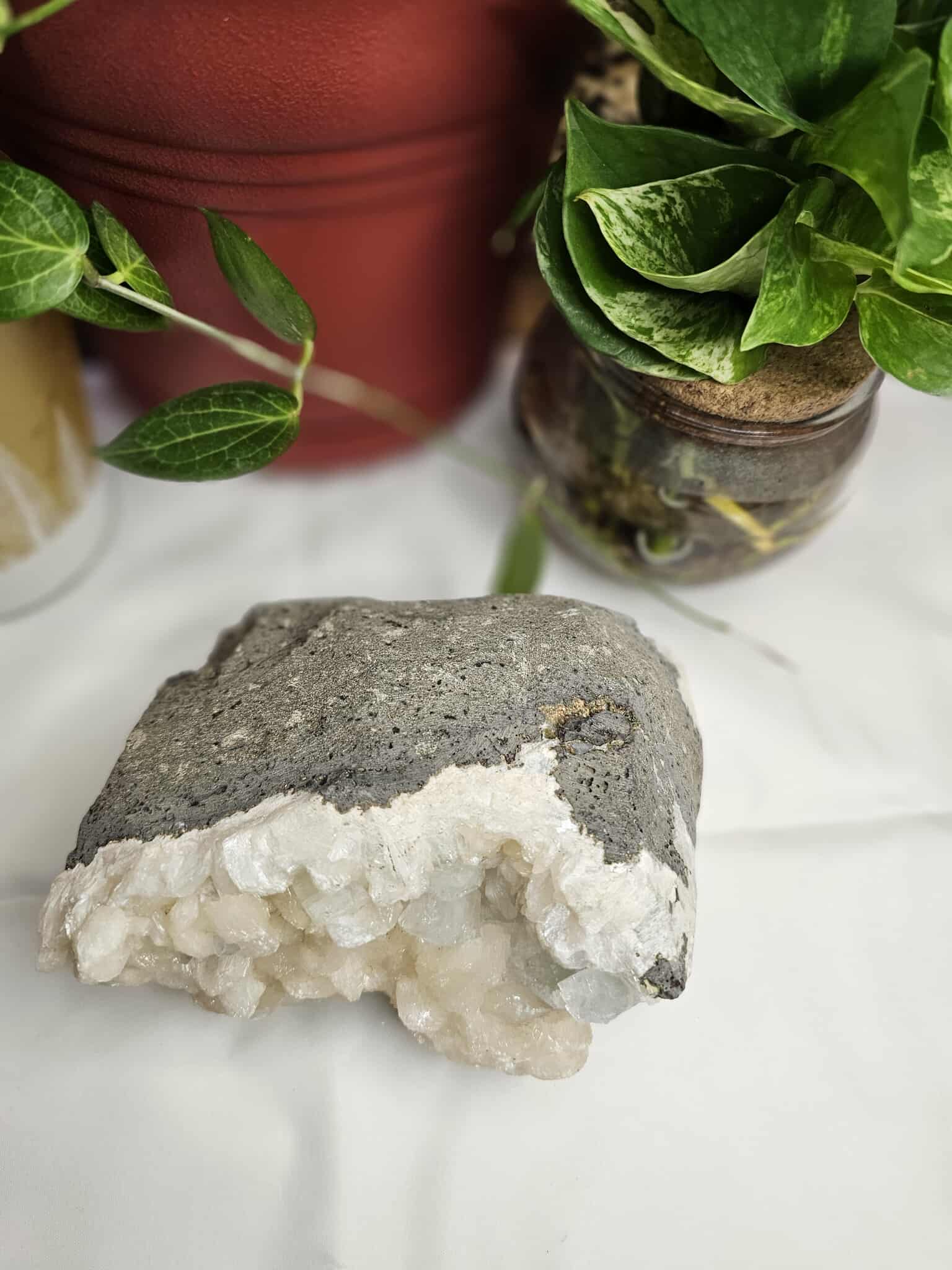 Apophyllite Crystal – Your Personal Beam of Calm, Clarity, and Sparkle